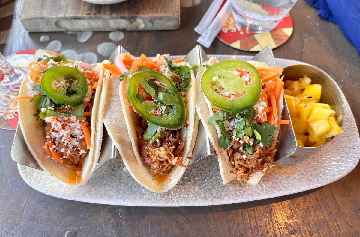 Buzz2001's tweet image. Pork Tacos and guacamole/chips from Three Bridges Bar and Grill at Villa del Lago. #CSRBuzz #coronadosprings #coronadospringsresort