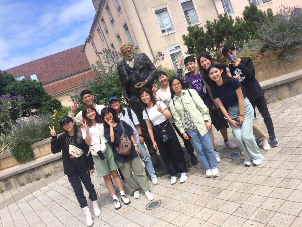 NanoBIO team is welcoming 12 Taiwanese bachelor students for 1 month in the lab, at FEMTO-ST 👍
Coming from Taipei Medical University, and in the field of biomedical engineering, they come to have an overview of the research topics we are addressing. 
A nice month of exchanges !!
