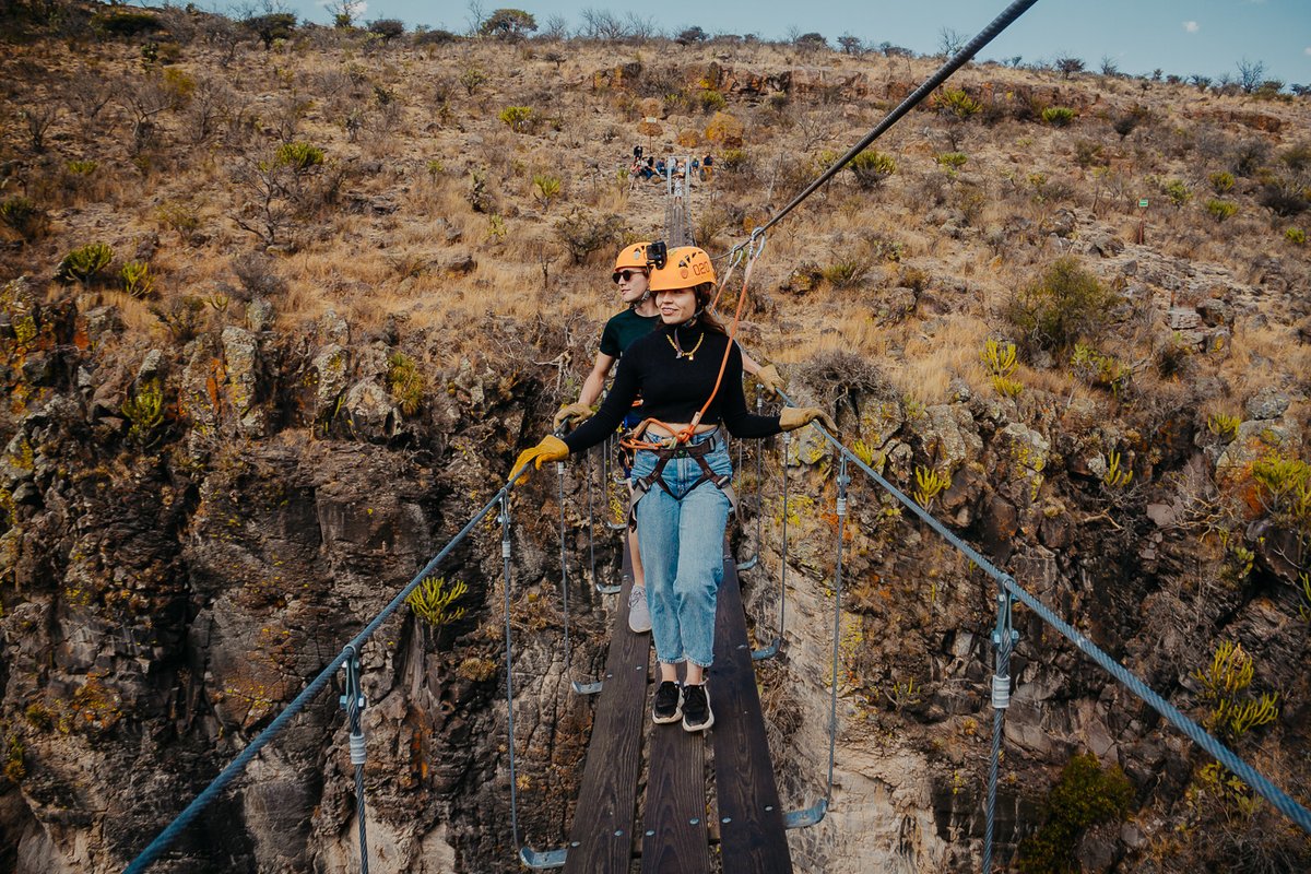 ⛰️ Si te gustan las actividades de aventura y sino le tienes miedo a las alturas 👀 tu próximo destino será 𝐒𝐚𝐧 𝐌𝐢𝐠𝐮𝐞𝐥 𝐏𝐚𝐫𝐪𝐮𝐞 𝐝𝐞 𝐀𝐯𝐞𝐧𝐭𝐮𝐫𝐚 🙌 unas de las opciones que te ofrecen son: ir por la tirolesa y caminar por el puente colgante 🌉 a 150 m de altura