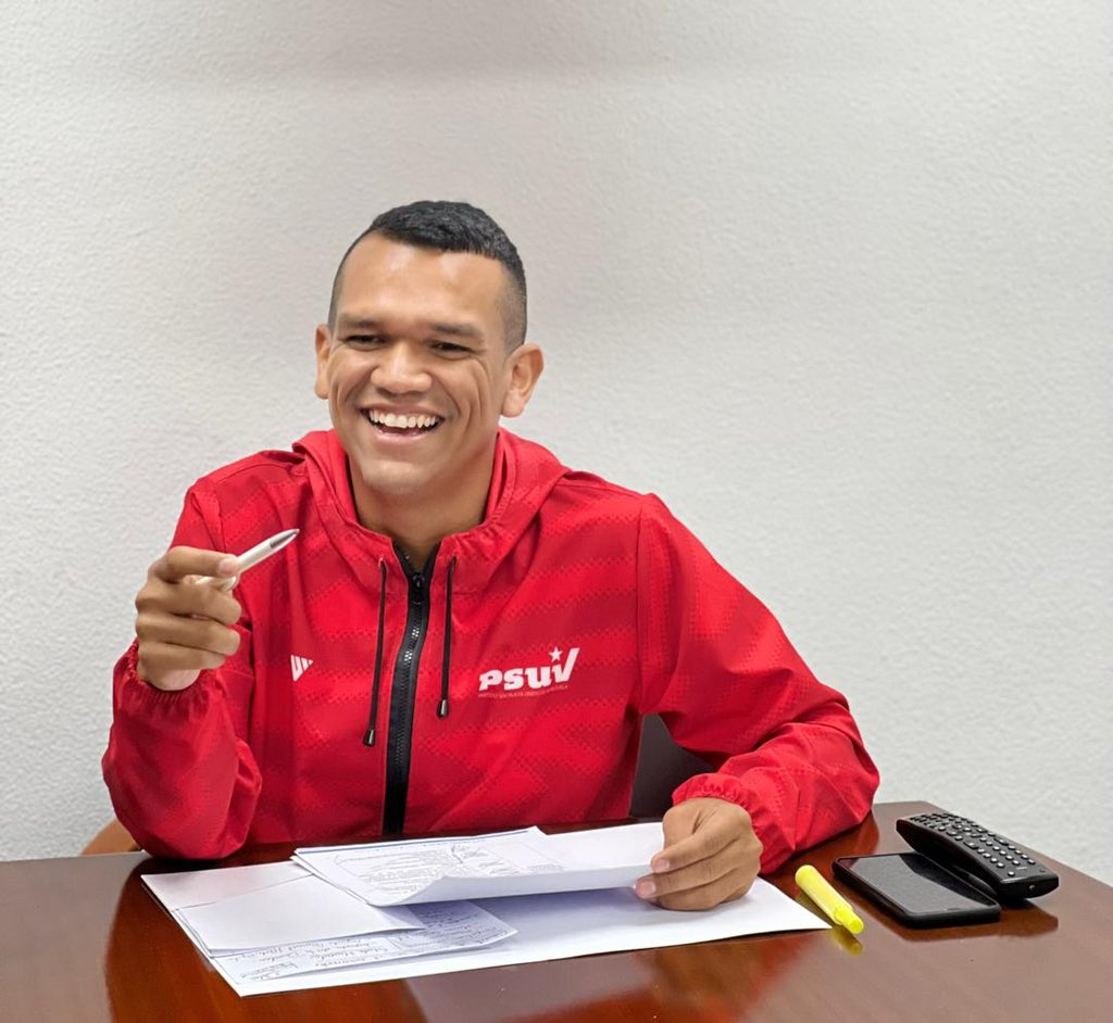 Galindez_vzla's tweet photo. El @PartidoPSUV es la fuerza que sigue en movimiento permanente por la construcción de la sociedad de iguales // Revisamos el avance de las tareas pendientes y definimos la agenda social y política del mes de julio.   ¡Vamos Pa’lante! 

 #ConMaduroMásPueblo

@NicolasMaduro https://t.co/414JANUAIP