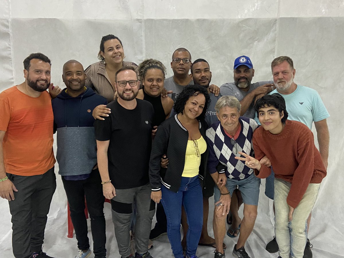 gresutijuca's tweet photo. 100%! Finalizamos os protótipos das fantasias do Carnaval 2023 e já iniciamos a reprodução. Essa foi a equipe responsável por confeccionar cada detalhe do que o carnavalesco Alexandre Louzada preparou. O nosso Conto de Fados já está em andamento! https://t.co/oq97Kt8xQf