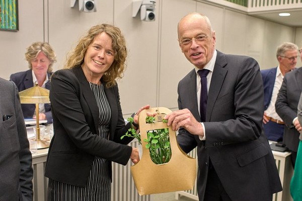 Nieuwe senator hoeft geen bloemetje, want 'niet duurzaam'
bpnieuws.nl/article/954242…