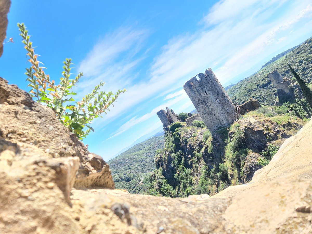 juanroyoabenia's tweet photo. Los castillos de #Lastours #Francia jugaron un papel crucial en la cruzada contra los albigenses. Los señores de Cabaret acogieron numerosos cátaros https://t.co/EKzA8YLF6G