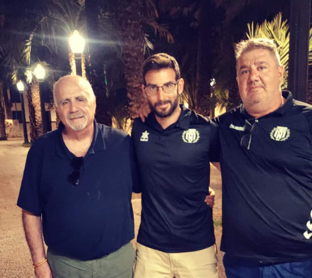 2da Nacional ⚠️

TEMPORADA 23/24 ‼️

Empezamos por la base del equipo que es el cuerpo técnico !! 

Renovación ✍🏻✅

Este año continuarán con el senior  el mismo cuerpo técnico del año pasado, dándole continuidad al proyecto manteniendo el mismo bloque.  

#TiraliJulioArros