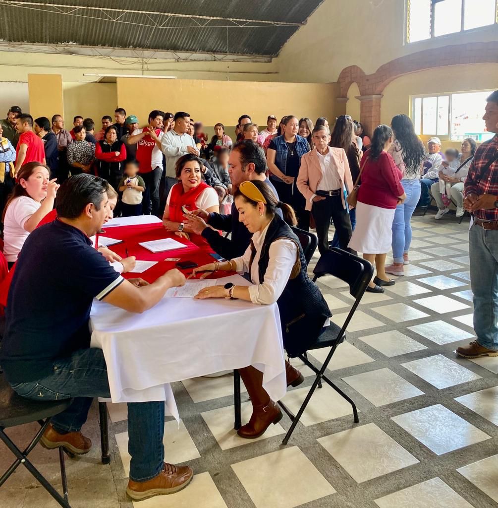 PRI_Nacional's tweet photo. El CEN del PRI, a través de su militancia veracruzana, inició la jornada de afiliación permanente en todo el estado.

Nos sentimos muy orgullosos de que el PRI siga siendo el partido de las causas sociales.

¡Juntos construiremos un México mejor!

#Veracruz
#YoMeAfilioAlPRI https://t.co/s00lal96Q7