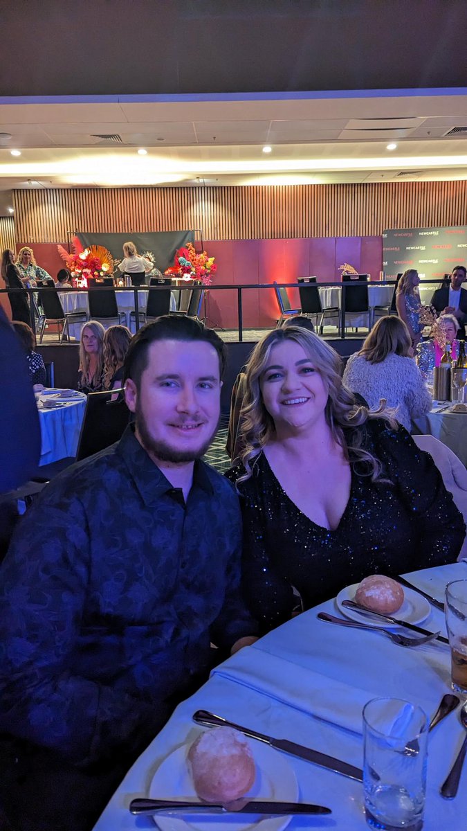 SocialModelAU's tweet image. The Golden Pineapples was an absolute blast with @SeanHowells6 + Amy and their partners!

Huge thanks to Leigh, Bill, and Maree for their hilarious hosting, plus Geordie for the amazing production