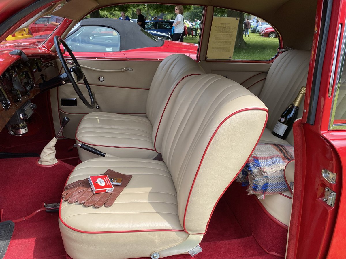 @CarMan201169 This may be the Bristol that was on show a couple of years ago at Raby Castle…immaculate, with luggage which matched the interior and the owners dressed in period clothes