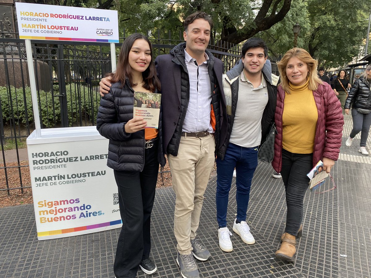 #ElviraRawson Hoy en las mesas , junto a los vecinos , conversando sobre las propuestas de <a href="/GugaLusto/">Martín Lousteau</a> <a href="/UCRCapital/">UCR CABA</a> <a href="/radicalesxarg/">Radicales x Argentina</a>