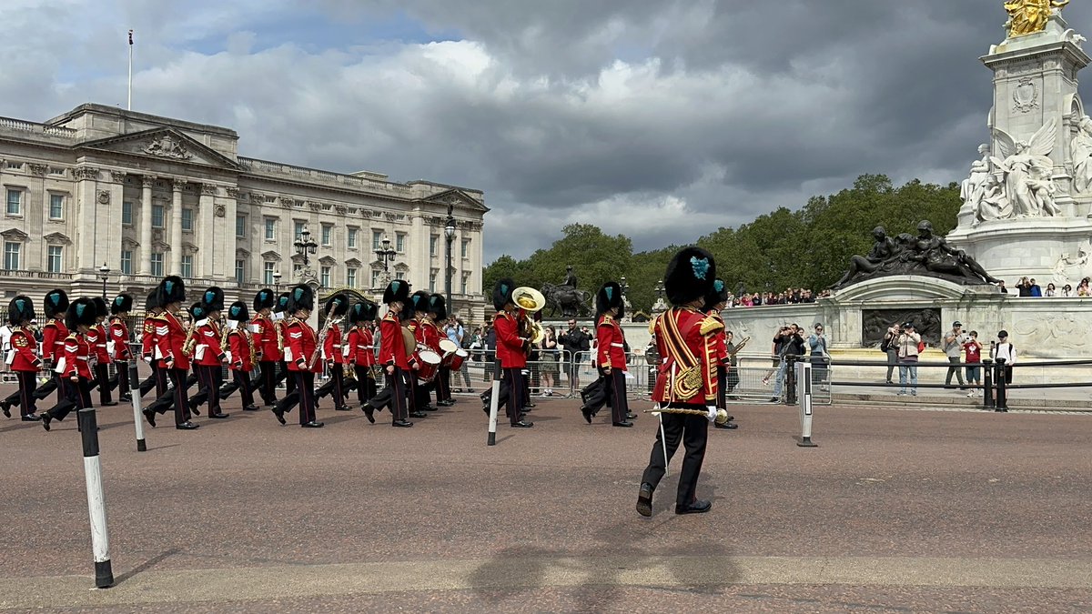 LMHSBand's tweet photo. BIG DAY seeing the sights in London; changing of the guard at Buckingham Palace, Crown Jewels at the Tower of London, Trafalgar Square, Westminster Abbey Evensong Service, Big Ben and Parliament, Seven Dials Market, a trip on the tube, and up in the London Eye! #kentuckyma23 https://t.co/THvYDEF0VQ