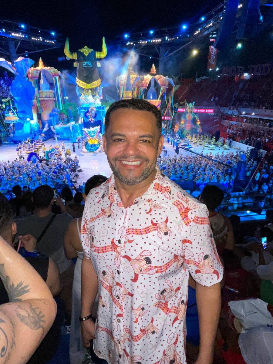 Parabéns caprichoso !! Foi pouco!!
Garantido precisa com urgência de um gestor. Lá as coisas beiram o vexame!
O festival ficará ameaçado se o boi vermelho não voltar a competir de verdade. Com o tempo isso será ruim pra todos os envolvidos. Inclusive ao caprichoso 💙