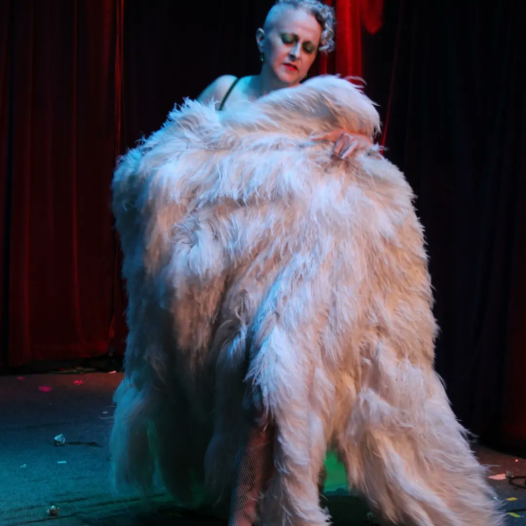TheOneChameleo1's tweet photo. Thank you, @vonschmals for an ageless, timeless, lace, and fineness #MiddleAgeCabaret 

New fan dance debut.  

#Burlesque #FanDance #FanDancer https://t.co/Rm3pnzc8vK