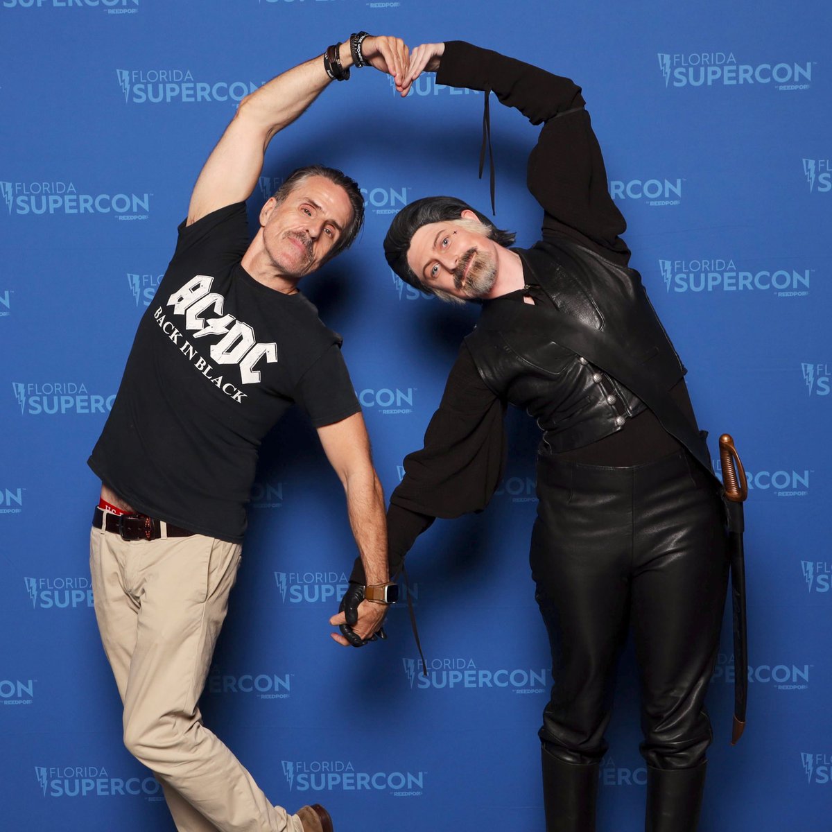 …tummy 
#ofmd #cononeill #supercon #izzyhands