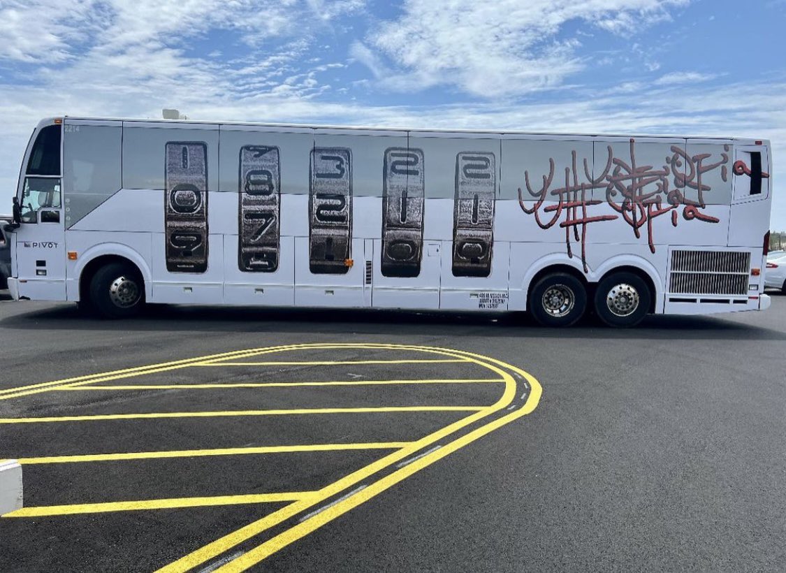 RodeoTheAlbum's tweet photo. UTOPIA BUS SPOTTED IN THE HAMPTONS https://t.co/q2nF39ar4n