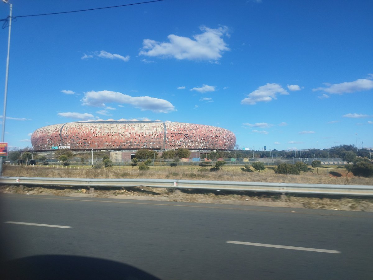 I was in Soweto, Johannesburg last week and I had a brief glimpse stop at these  iconic stadia, Soccer City/FNB stadium and Orlando Stadium. It gave me so much nostalgia of 2010 FIFA world cup and some of those insane Chiefs Vs Pirates derby matches. Life Life! #Amakhosi4Life https://t.co/u6O7Fzdf62