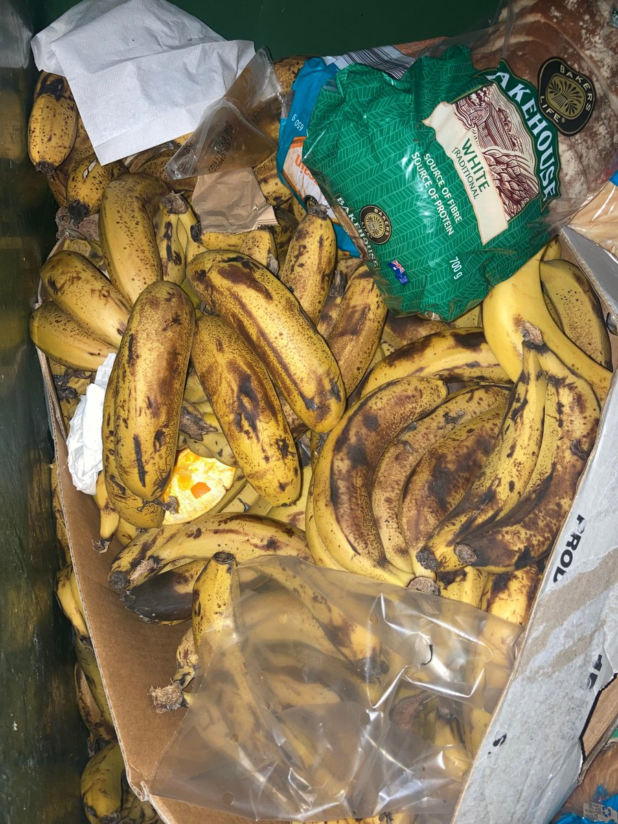 workers4foodsec's tweet photo. ALDI, VIC - "Every day, I find myself facing the heartbreaking task of throwing away a massive amount of bananas. It's truly disheartening because who doesn't love banana bread?
I can't help but think of the missed opportunity to transform them into something delicious... https://t.co/ISRGTAhMaf