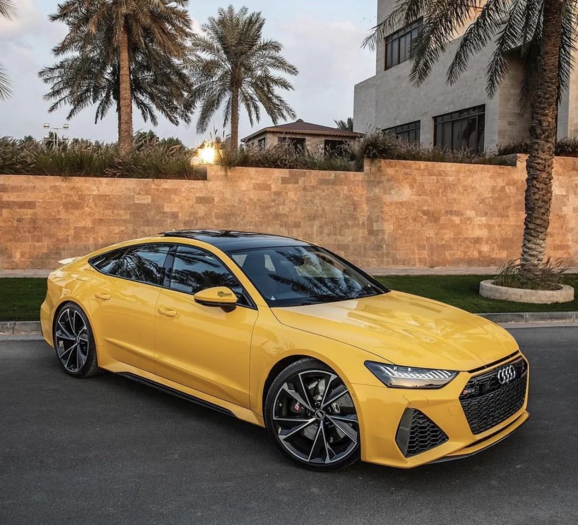CrazyShorts2022's tweet photo. Vegas Yellow Audi RS7 🔥

GO FOLLOW OUR #YTChannel for the best car videos on the #Internet

https://t.co/JhrZKFucg0 https://t.co/AUcmYHPXrd
