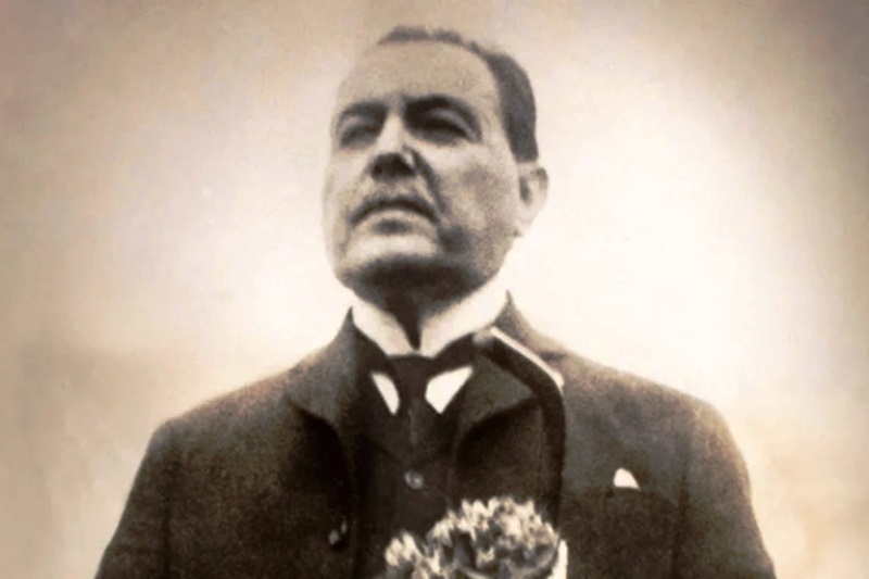 [HISTORIA] Un día como hoy, en 1933, murió Hipólito Yrigoyen. El primero de los presidentes argentinos surgido del voto popular, el que batalló en tres revoluciones armadas para que ese sufragio fuera posible. Le tocó irse en una década nefasta a la que la historia cartalogó como