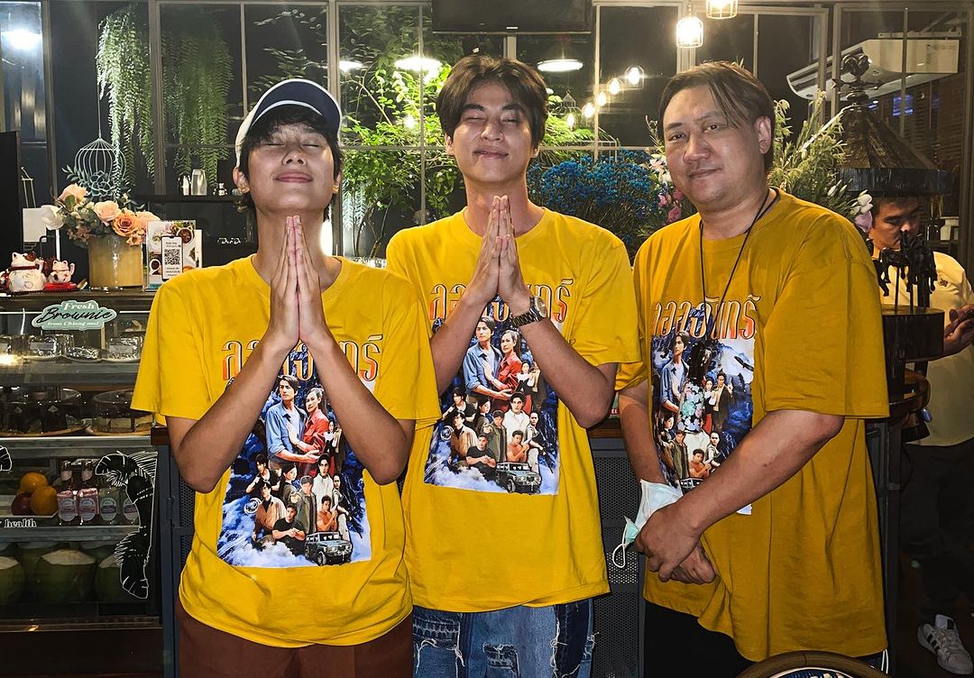 Gulfkanawutofc's tweet photo. งานเลี้ยงปิดกล้อง #ลออจันทร์ รอติดตามชมกันต้นปีหน้า...ขอเป็นพรุ่งนี้เลยได้มั้ยคะ🤩

รูปสวยๆจากIG คุณบี :  bewachi

#ดวงใจเทวพรหม
#GulfKanawut 
@gulfkanawut https://t.co/ElvOhINLxn