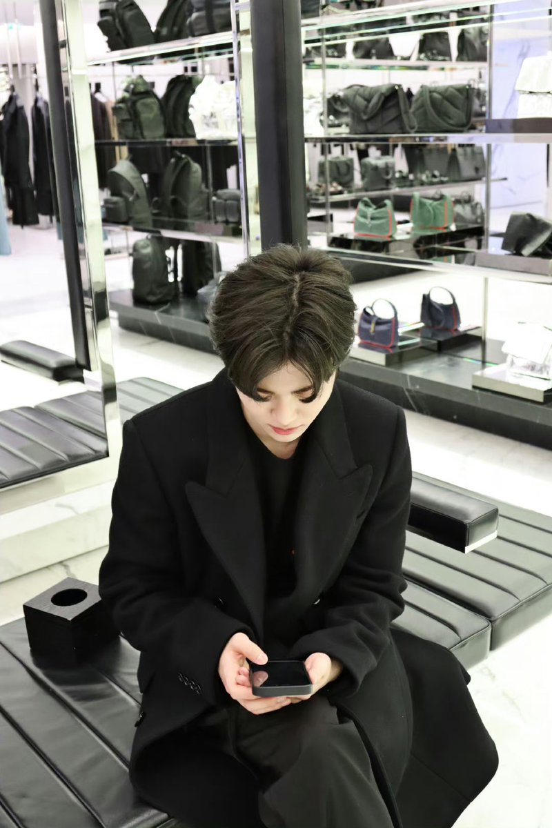 zkjaemno's tweet photo. Jaemjen au

'Zesa yang kehilangan segalanya dan bertemu dengan om Jemian atau daddy Jemian?' https://t.co/EMlF5dsBWm