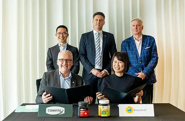 Acquisition Enhances Comvita's Market Dominance in Singapore
Comvita Limited, a leading provider of natural health and wellness products, has announced its acquisition of HoneyWorld Singapore, thelargest Mānuka honey retailer in the country, along

thxnews.com/2023/07/03/com…
