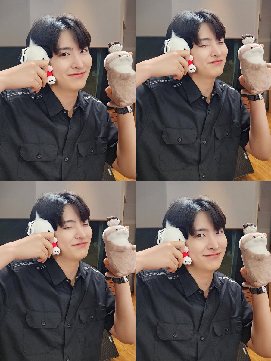 YOUNGJAELOOK's tweet photo. Otter 🥰 https://t.co/ZmB1cdHzcZ