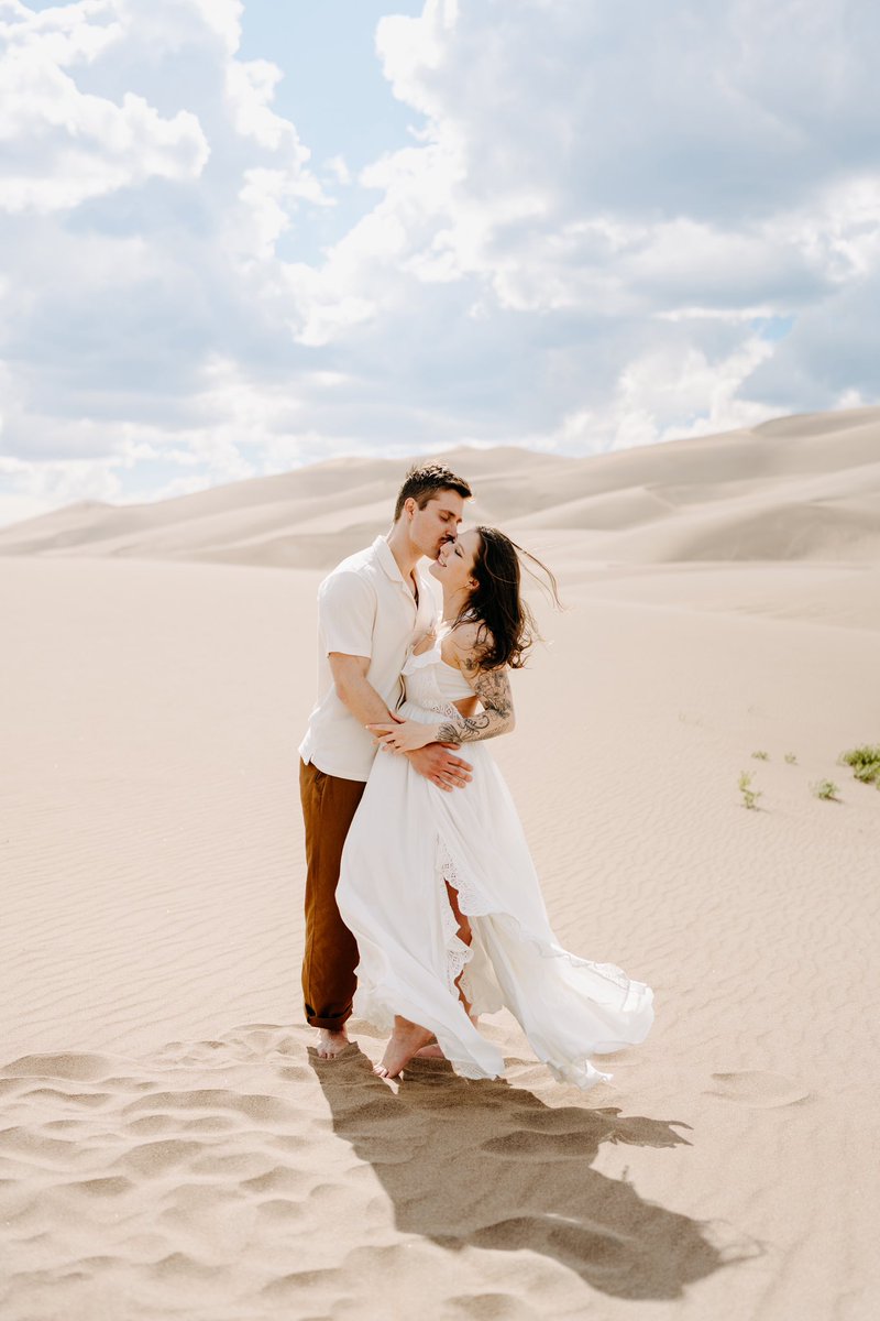 savratt's tweet photo. Engagement pics at the dunes be like #greatsanddunes https://t.co/VqGplweTv7