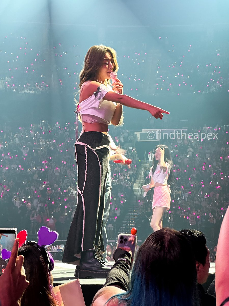 findtheapex's tweet photo. Jihyo #twice #READYTOBE #READYTOBE_IN_HOUSTON #READYTOBE_IN_HOUSTON_D1 #twice5thworldtour #jihyo https://t.co/owHnGNjEr1