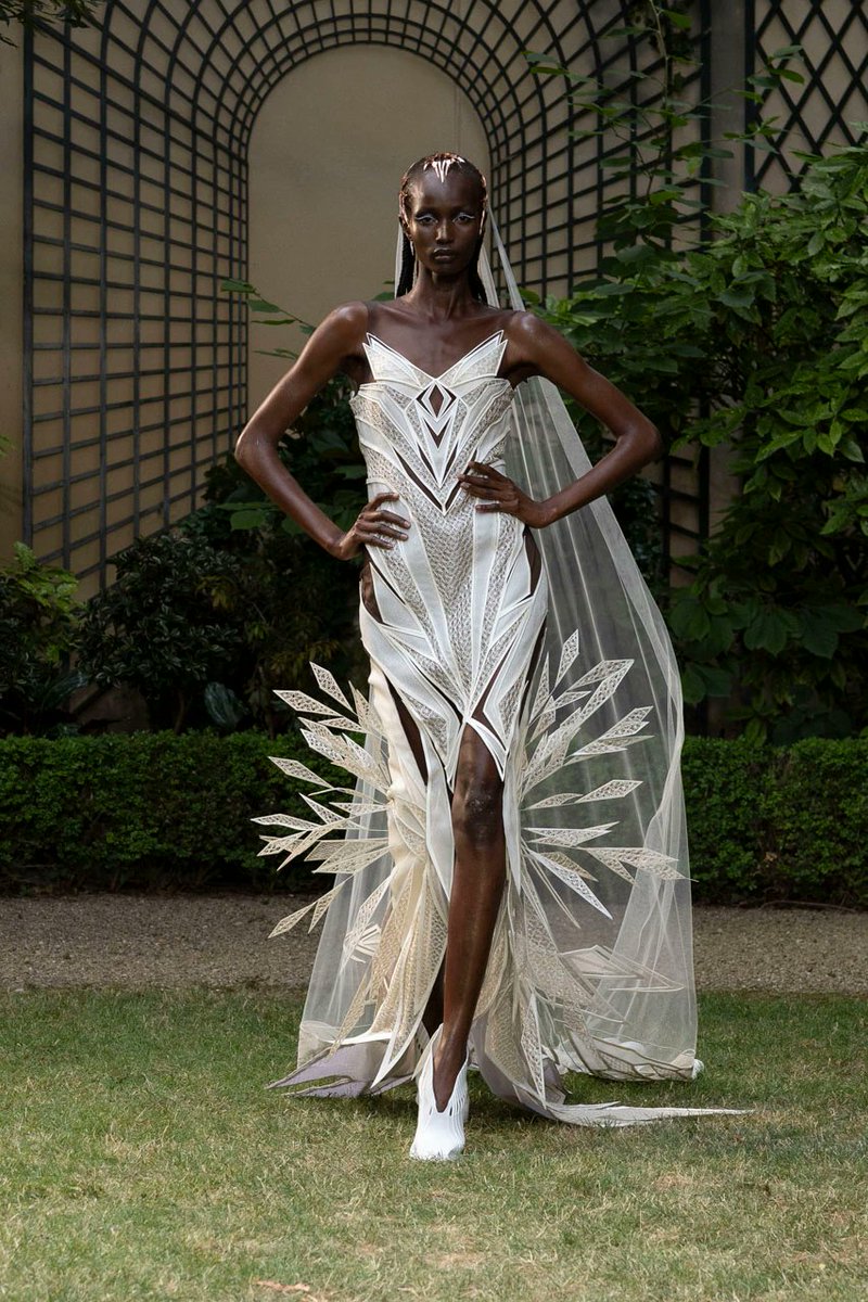 “For this collection, Iris van Herpen drew inspiration from the future of floating cities and the concept of bionic design.”