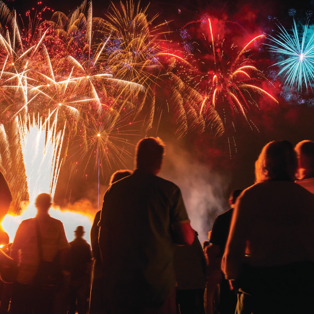 Our firework show lights up the sky tomorrow, and the best seats in the house are at Lost World outdoor waterpark. 🦕 💥 Come early for a spin around our outdoor go-kart track! 🏎️ We'll also be handing out FREE glow sticks.

#wildernessresort #wisconsindells #fireworks