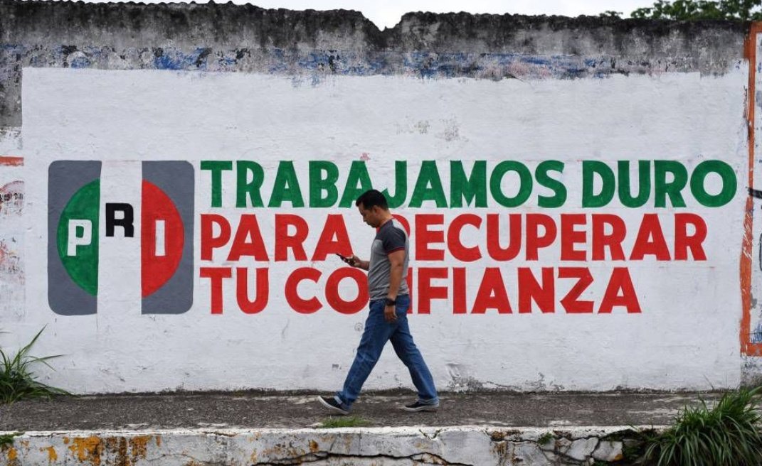 Seamos realistas
ChlngadaMadr€
👇
 <a href="/osoriochong/">Miguel Ángel Osorio Chong</a> No tiene Ningun peso politico, tampoco <a href="/eruviel_avila/">Eruviel Ávila</a> o la bola de P€ND€JOS que renunciaron al casi sepultado <a href="/PRI_Nacional/">PRI</a> del HDP <a href="/alitomorenoc/">Alejandro Moreno</a>

ESTAS LACRAS NO SON OPOSICIÓN EN MÉXICO NI ME REPRESENTAN