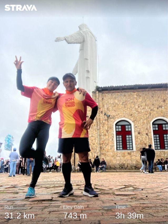 AnghelikGo's tweet photo. Preparándonos con mi Padre🏃🏻‍♀️🏃🏻!!! @MaratonMedellin #running fondo de domingo 31k 🔥!!! https://t.co/Xt8aqL926G
