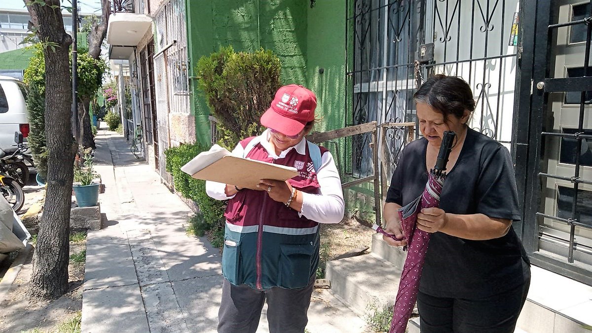 Todos_Somos_PC's tweet photo. ¡Siempre, cerca de ti! 👩‍🦳💬🧑‍🦽

Todos los días, el equipo de Participación Ciudadana de #SIBISO, recorre las calles para visitar a las familias de la Ciudad de México e informarles los programas sociales y acciones del @GobCDMX que pueden beneficiarles. 👨‍👩‍👧‍👦🏡

#BienestarSocial https://t.co/L9DnlD8vIg