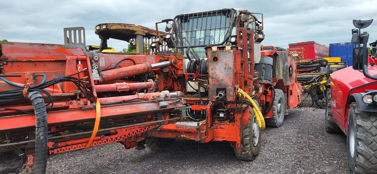 QME_1987's tweet photo. Used Sandvik DS411C x 1 unit, plus DS410C x 2 Bolters  Available immediately😄 - https://t.co/LBhpBNoKY7 https://t.co/XEjfowihtj
