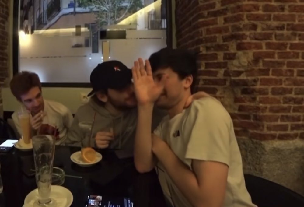MrBarnesRogers's tweet photo. SHADOUNE LEANING IN TO SEE IF SAPNAP &amp; GEORGE WERE ABOUT TO KISS I’M CRYING 💀 https://t.co/6pXOzD1jGi