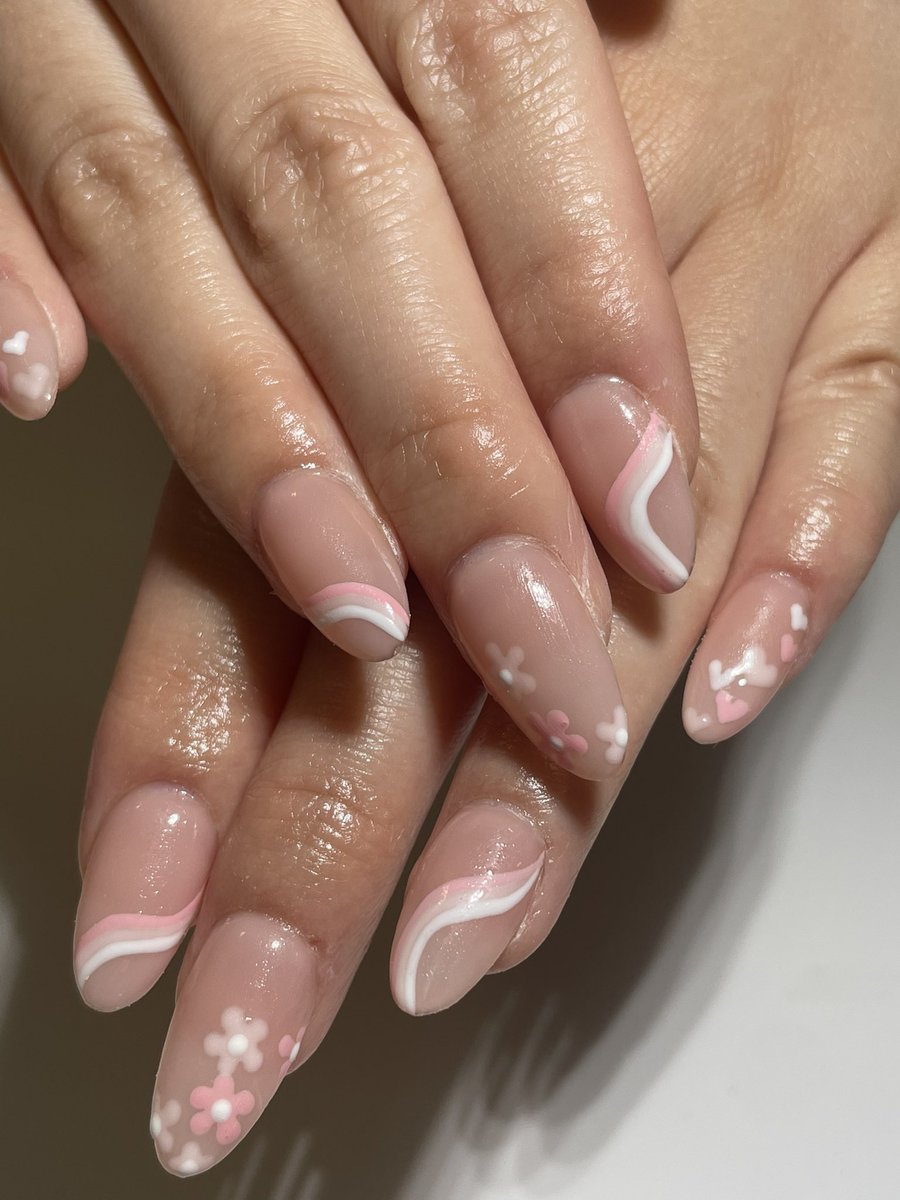 tsengiee's tweet photo. Got a pro #manicure for the first time w #gelextensions and I had a lot of fun coming up w this combo w my new nail tech! I grew up always doing my own nails to save money so this was my inner little girl’s dream come true 🐰💕🌸 https://t.co/WEXZKeNfyh