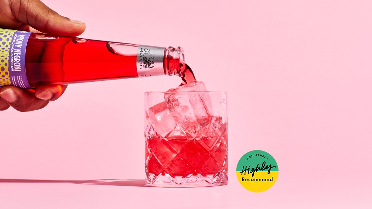 Michal92B's tweet photo. This nonalcoholic Negroni is my ticket to hangover-free mornings. https://t.co/oyOFZa36sx https://t.co/5tjNBprT6s