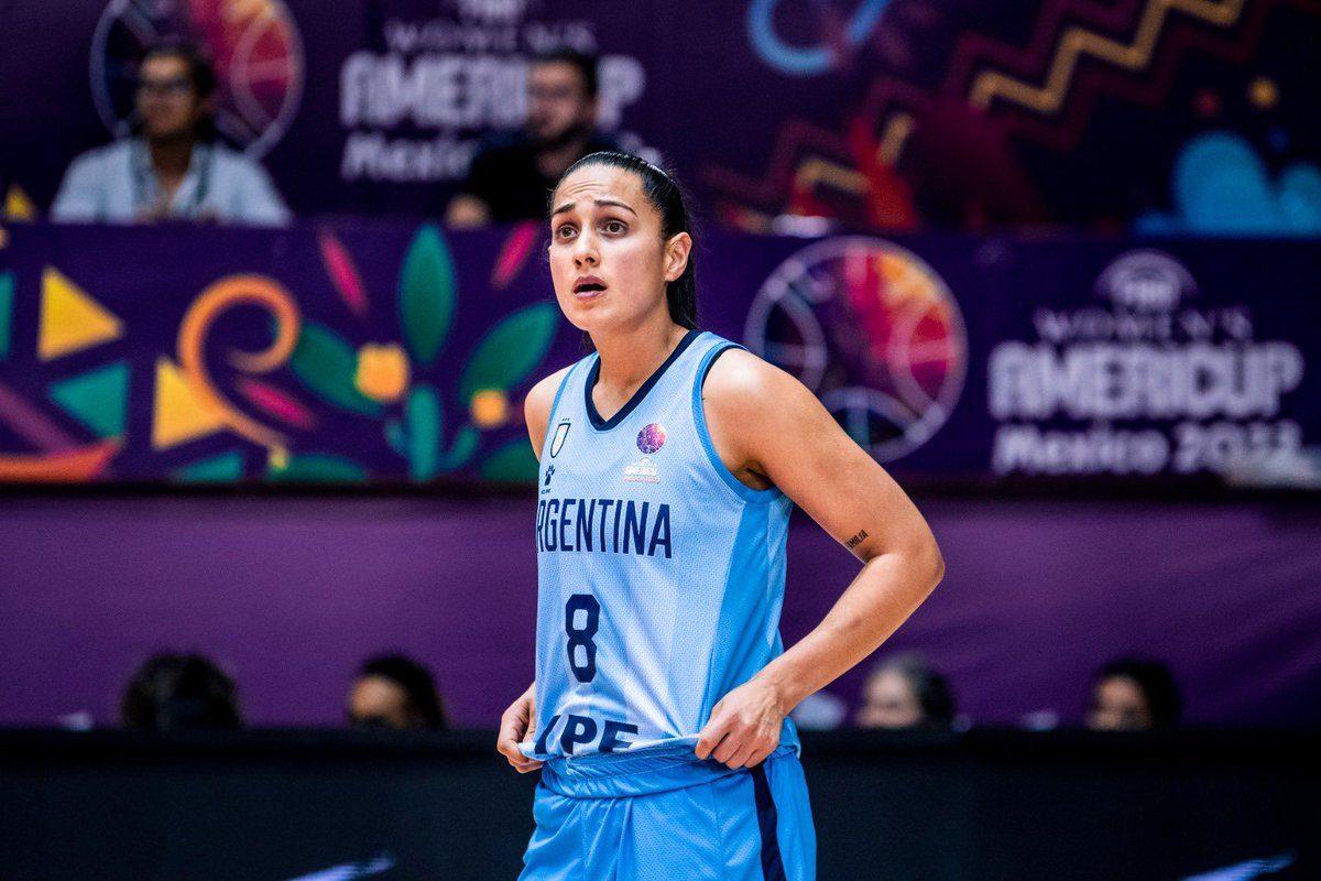 🏀Argentina estuvo a punto, pero no pudo con Brasil🏀

Las chicas cayeron por 56-55. En un partido sumamente parejo tuvieron la última, pero no entró. Este martes, en un juego clave para la clasificación, el rival será Cuba (15:10).

Foto: <a href="/americupw/">FIBA Women's AmeriCup</a> 

pickandroll.com.ar/noticias/59985…