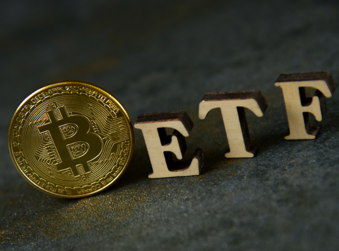peercoinb10's tweet photo. Cathie Wood's firm, ARK Invest, enhances its Bitcoin ETF proposal with a surveillance-sharing agreement. Another step towards mainstream adoption. #ARKInvest #Bitcoin #ETF #CryptoEducation https://t.co/DtRgM3ytRM