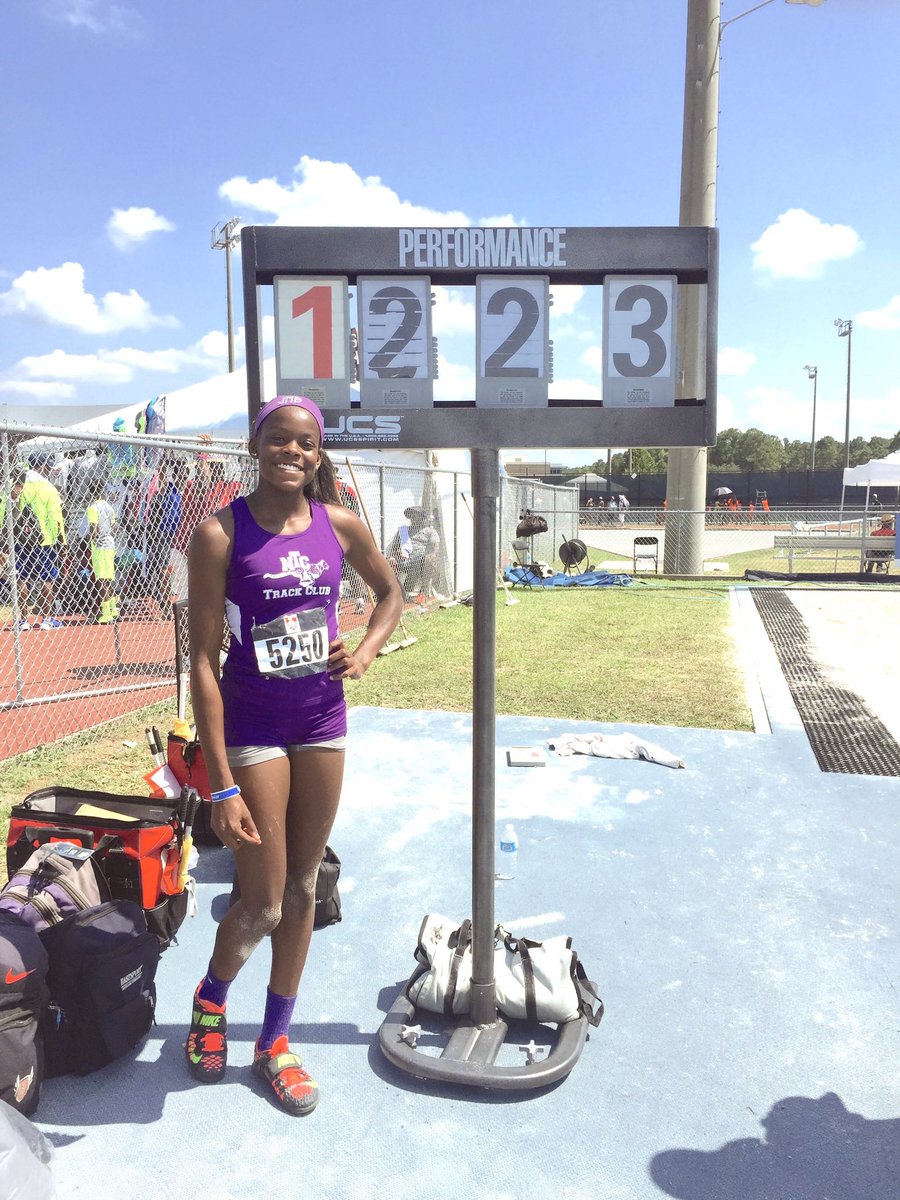 Earl Moore tweet media