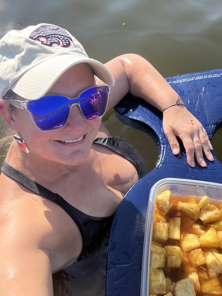 kstatevangirl's tweet photo. Lake life with the best of friends!! @JoshHatersford @AngieMcIlvaine @powercatmac #TuttlePuddle #PineappleFireball https://t.co/ZbUS6qVAcv