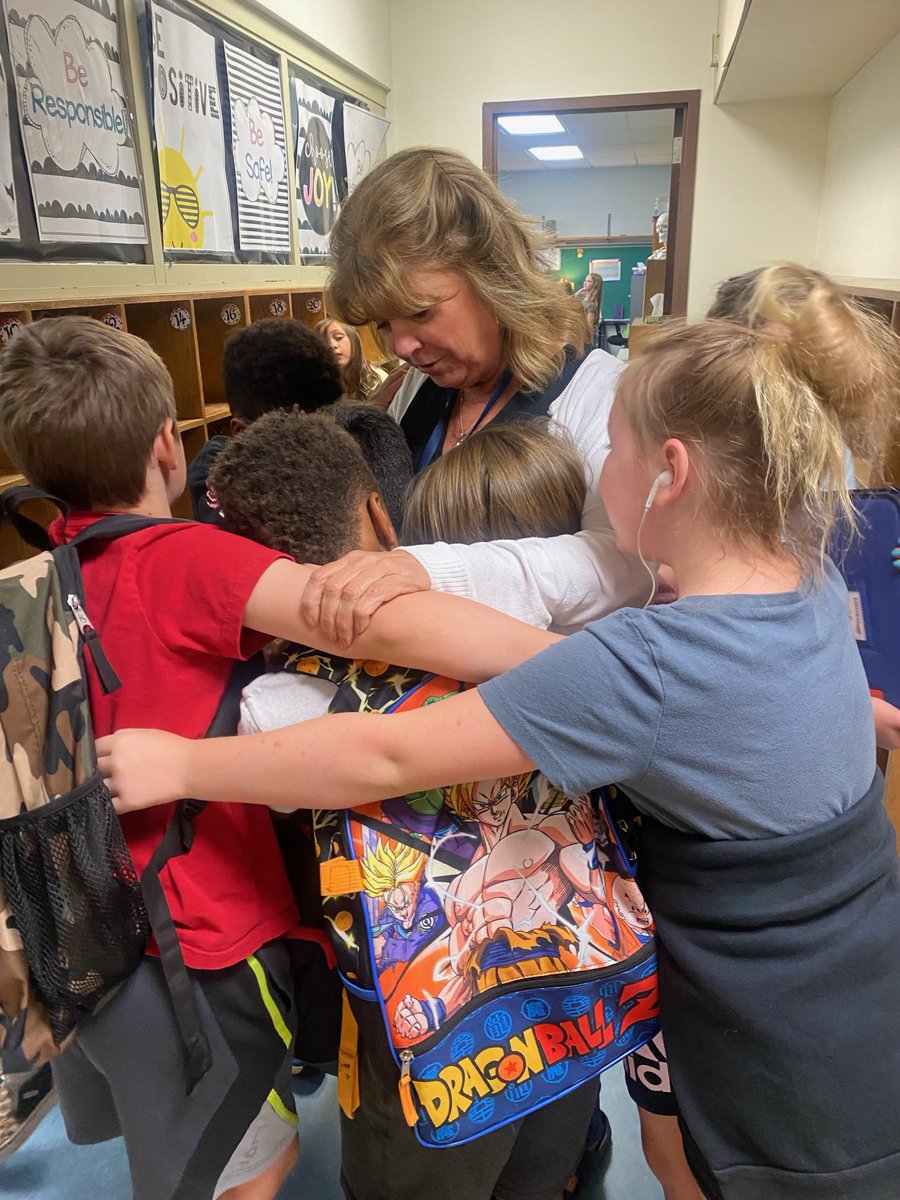 This is what it’s all about 💞💞#lastdayofschool #MRErocks ⁦@LCSDOfficial⁩