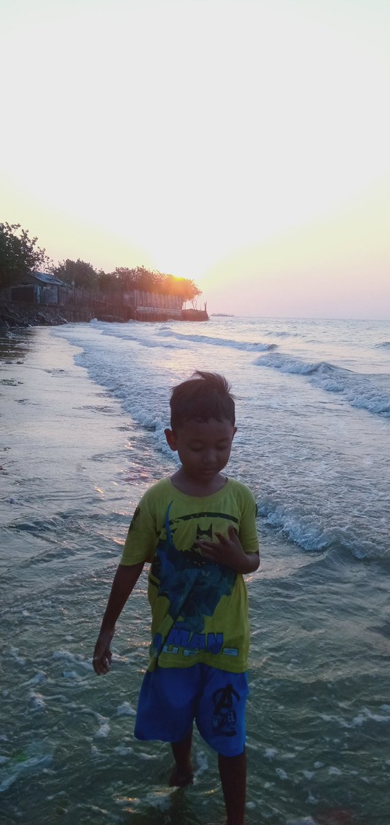 Selamat ulang tahun putraku sayang, moga jadi anak soleh, pintar, sehat slalu, panjang umur dan bahagia. 

7 tahun yg lalu adalah keajaiban buatku bisa melahirkanmu krn kondisiku saat itu spt mustahil bisa punya anak. Tapi Tuhan ingin aku memilikimu. 

Happy b_day Bakpou 🤗😘🥰❤️
