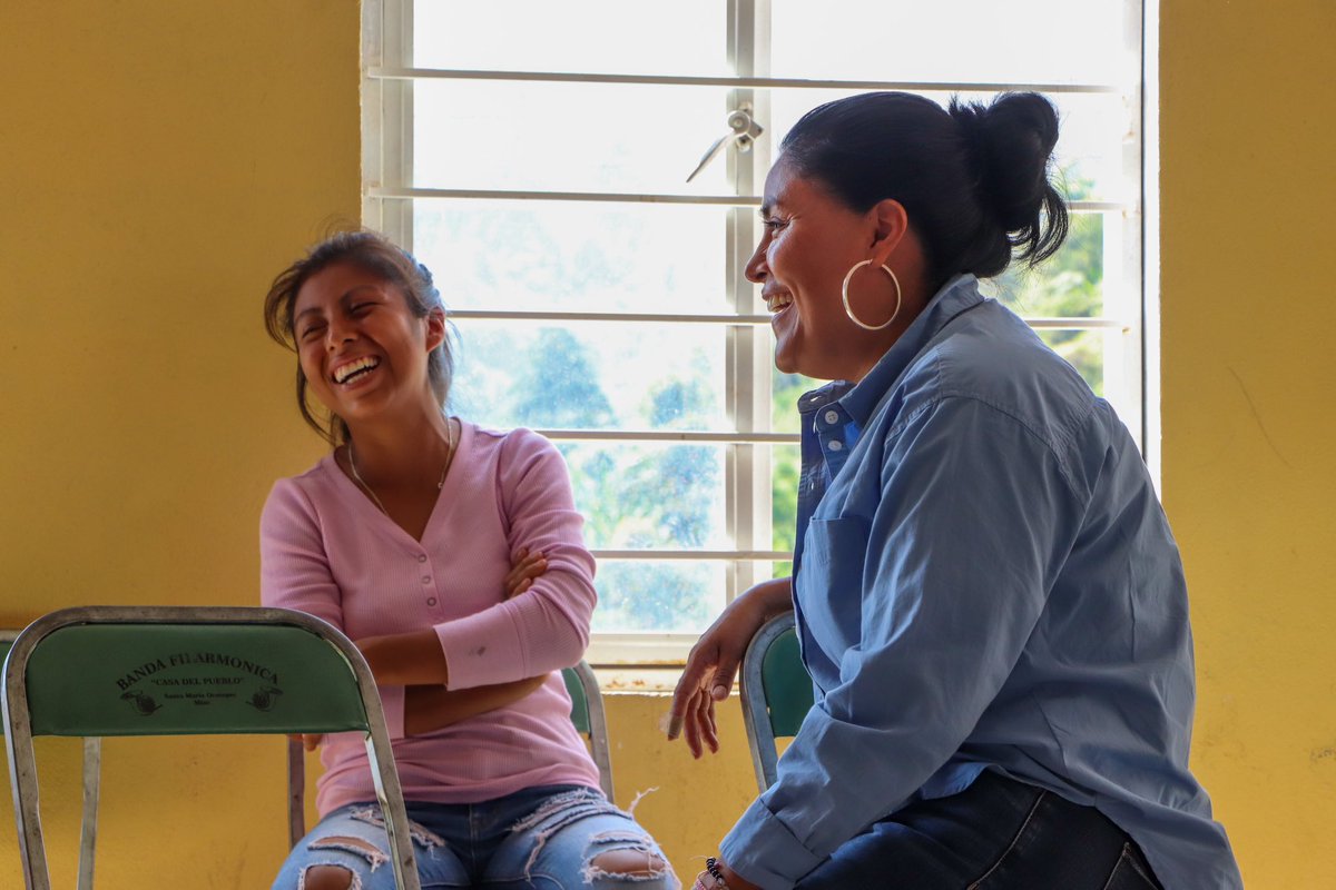 EufrosinaCruz's tweet photo. Gaby Pérez Márquez me conoció a través de un video de YouTube y me escribió para que visitara su comunidad para platicar con mujeres, niñas y niños en Santa María Ocotepec, perteneciente al municipio de Totontepec Villa de Morelos; después de viajar 5 horas desde la capital de Oaxaca, aquí estoy compartiendo y viviendo una de esas giras que te llenan el corazón y te dan más energía para continuar.