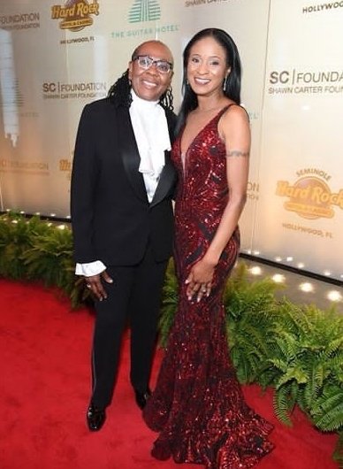 Congratulations to Jay Z mother, Mrs. Gloria Carter! She married her long-time girlfriend, Mrs. Roxanne Wilshire.