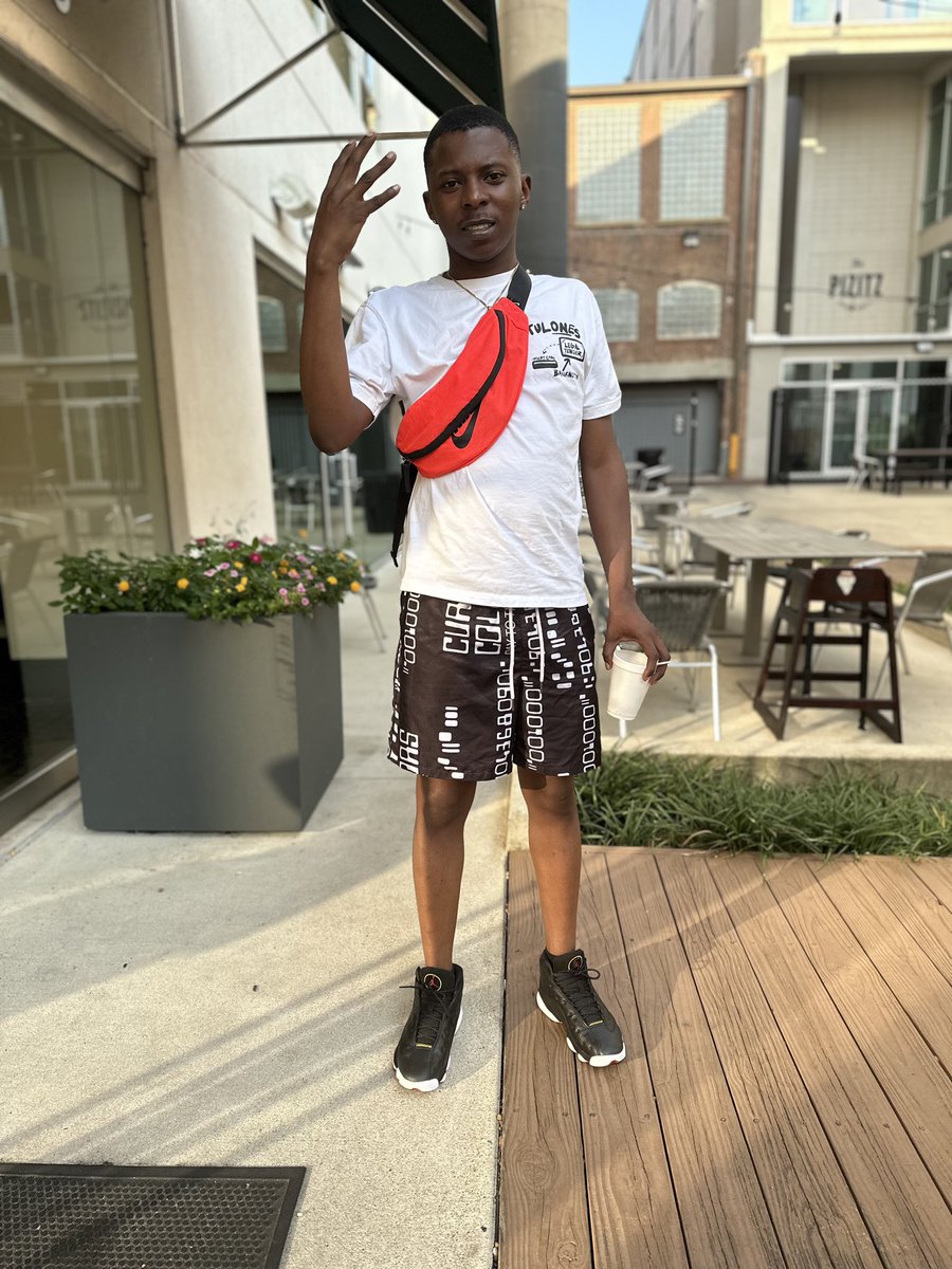 Bigg2man's tweet photo. ion care bout money, you show me loyalty i fw you the most 🦅🫶🏾 #LLWee🖤 https://t.co/D3zmUPIoNQ