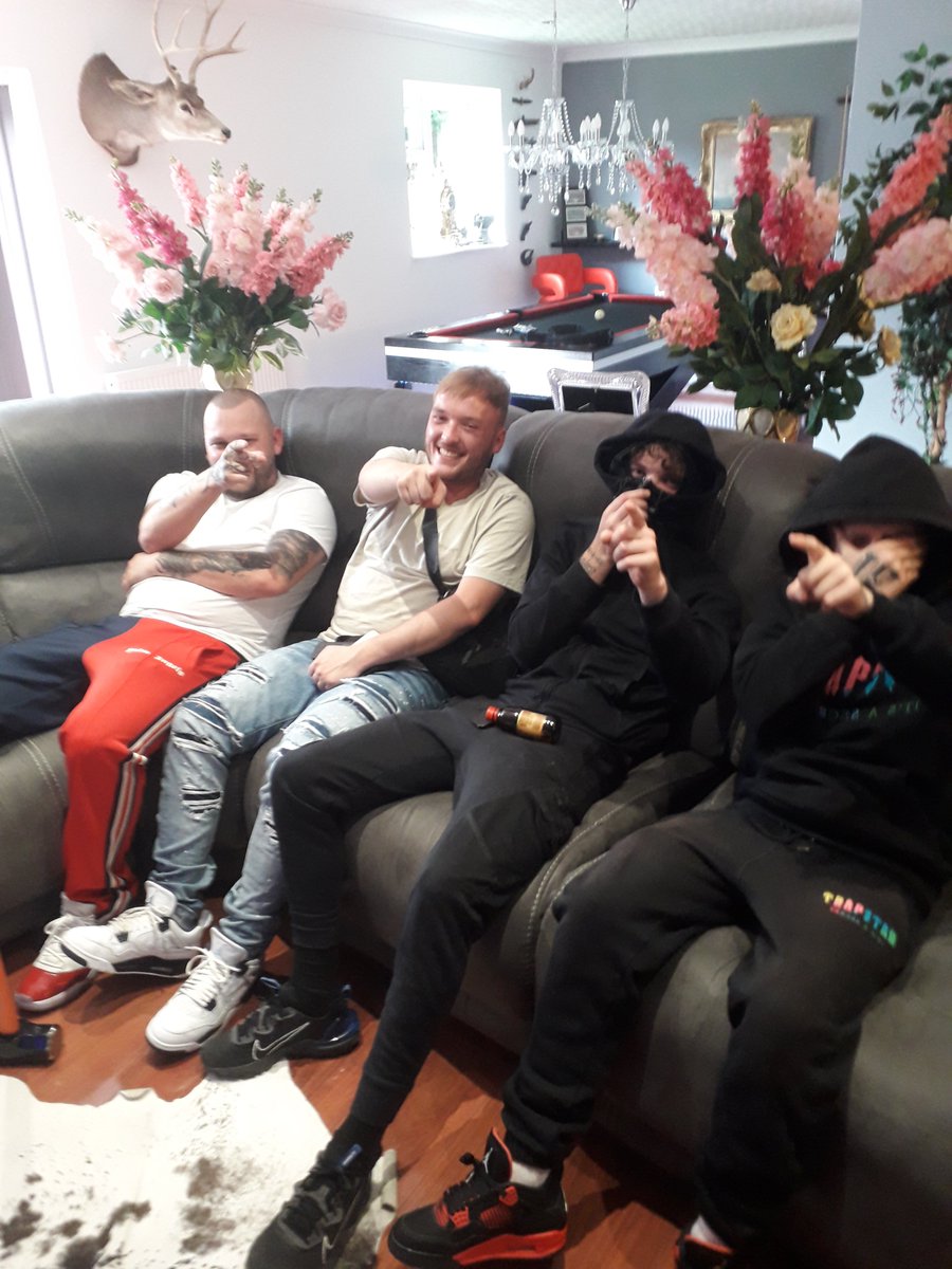 RapperShampagne's tweet photo. Henry B and his crew was at the Gatwick Gangsters 2 film set filming his up and coming music video... https://t.co/uSIyJNXN8T