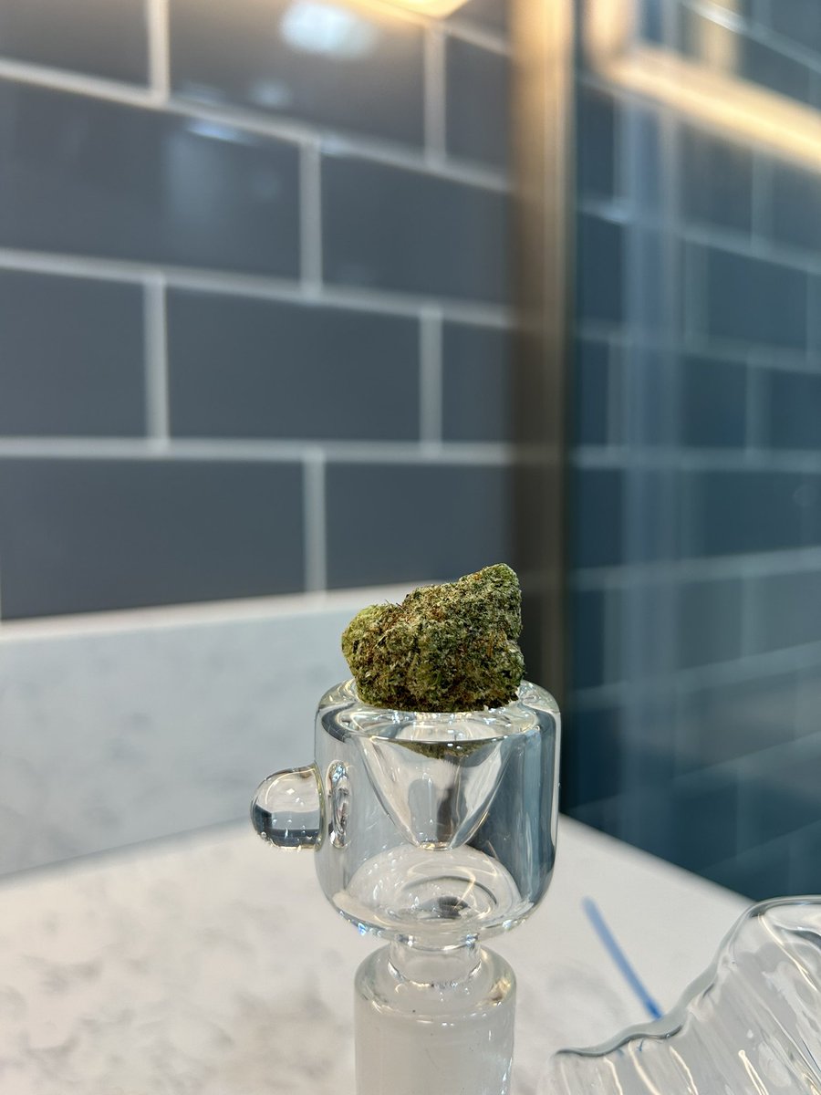 IsaiahTebrake's tweet photo. Had to add another @cookiesglobal piece to the collection this thing absolutely rips 😳
#cookiesla #cookiesglass #dailysmoke #4thofJuly https://t.co/jKWJ0kGxKe