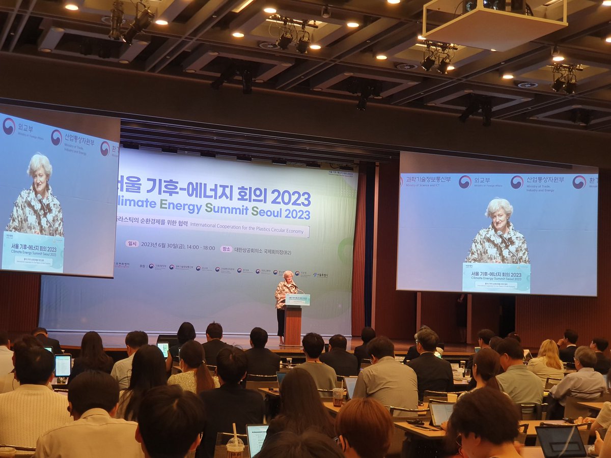 Unis dans la même cause! 🇨🇦 L'ambassadrice @TamaraMawhinney, la ministre Han @mevpr et le maire Oh @seoulmania ont uni leurs forces lors du Sommet sur l'énergie climatique de Séoul 2023 le 30 juin pour lutter contre la #pollutionplastique.