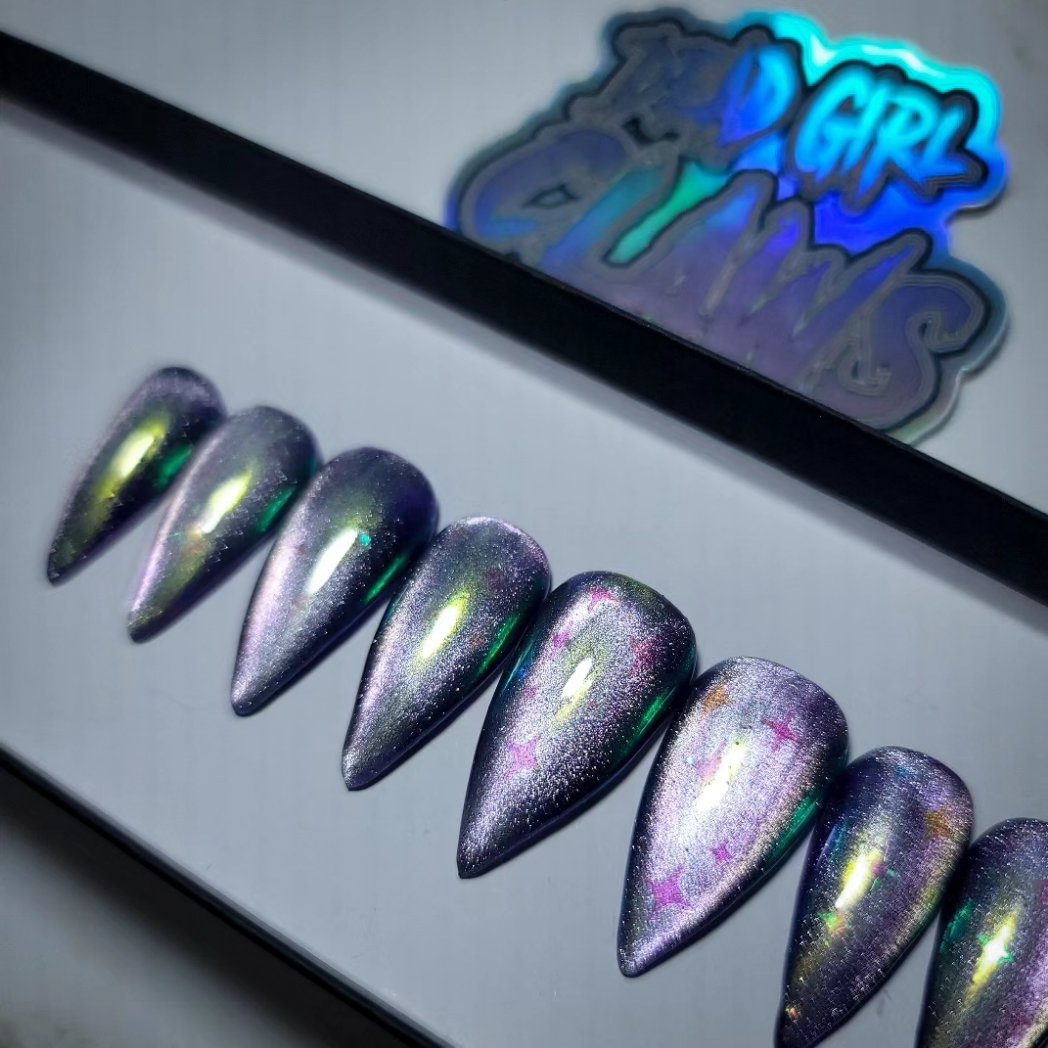 DeadGirlClaws's tweet photo. This gorgeous design is called Alchemy! It's so hard to capture just how insane this design looks in person but I promise you she's magical! https://t.co/0W1oq3y5xj