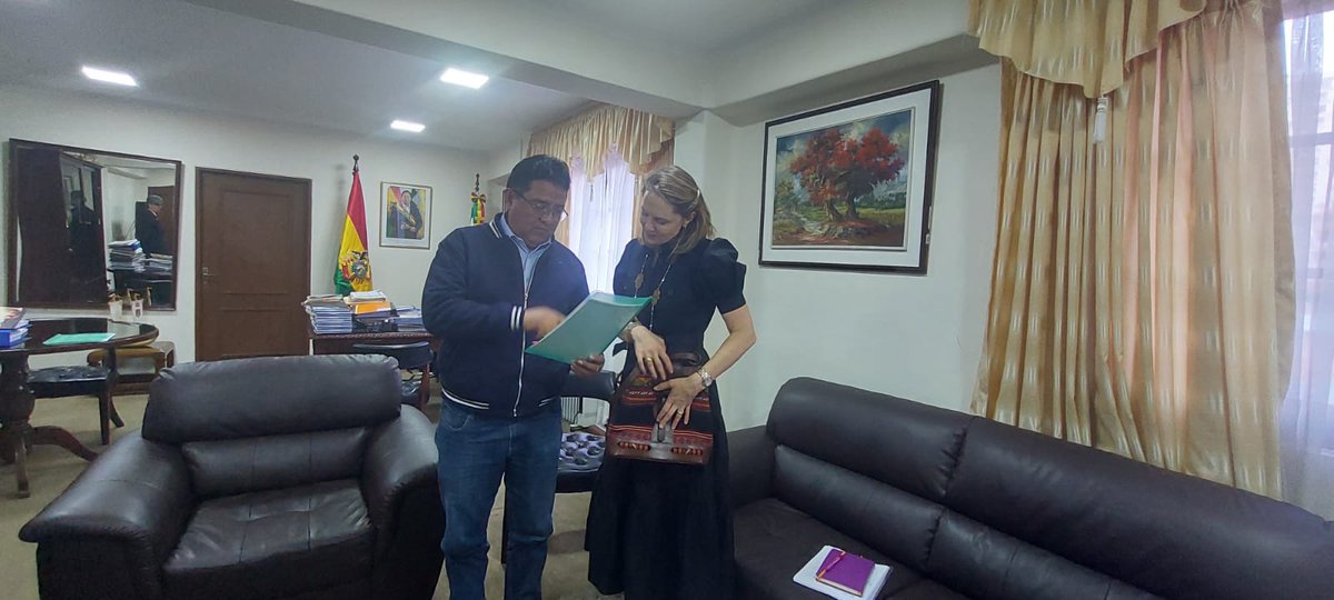 WFP_Bolivia's tweet photo. #SeguridadAlimentaria con soberanía fue el tema principal de la conversación sostenida entre el Ministro de Desarrollo Rural y Tierras, Remmy Vasquez @MDRyTOficial y la Princesa Sarah Zeid de Jordania. En este marco se destacó la importancia del #ICCOM y el #DesarolloTecnológico https://t.co/bpeWL1WExW